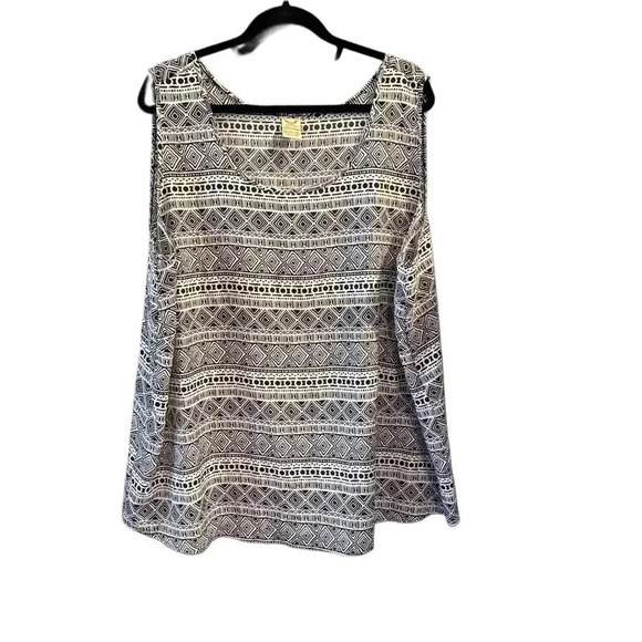 sleeveless top - Picture 1 of 3